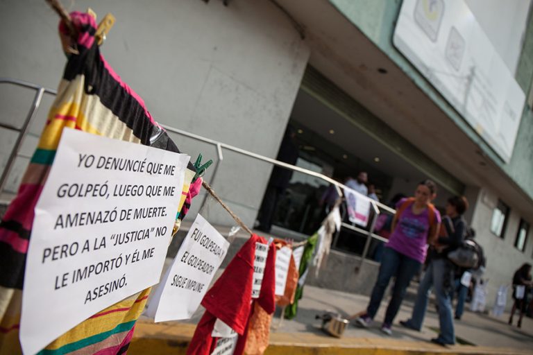 Víctimas de violencia familiar podrán pedir al agresor reparación del daño