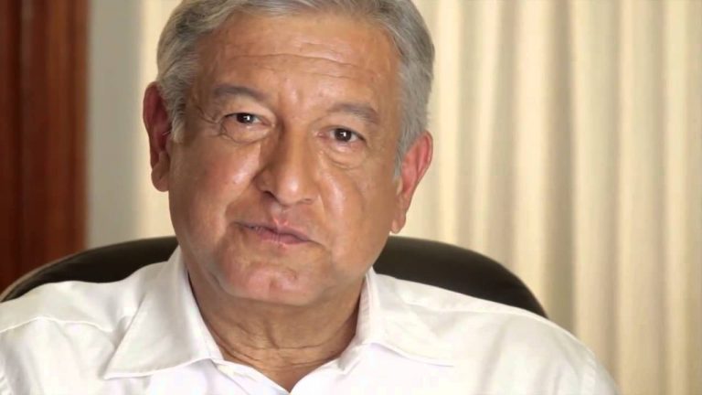 Al igual que Hugo Chávez lo hizo, López Obrador promete que no buscará la reelección