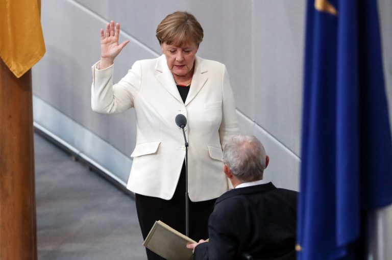 Angela Merkel reelegida formalmente como canciller alemana 