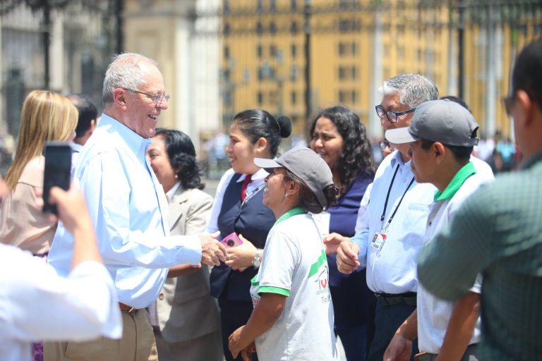 Justicia peruana dicta orden de impedimento para salir de Perú a Kuczynski 