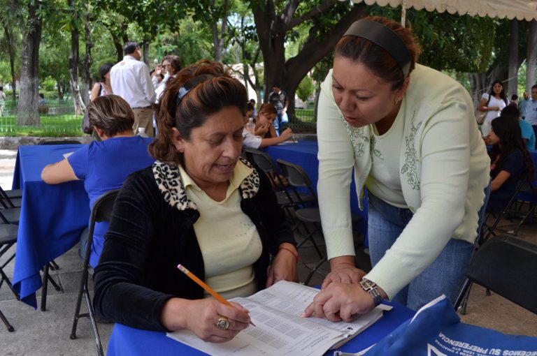 El 76 % de figuras solidarias del INEA son mujeres