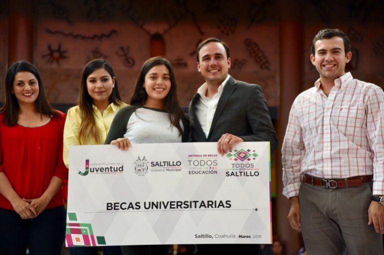 Entrega Manolo Becas Universitarias «Todos por la Educación»