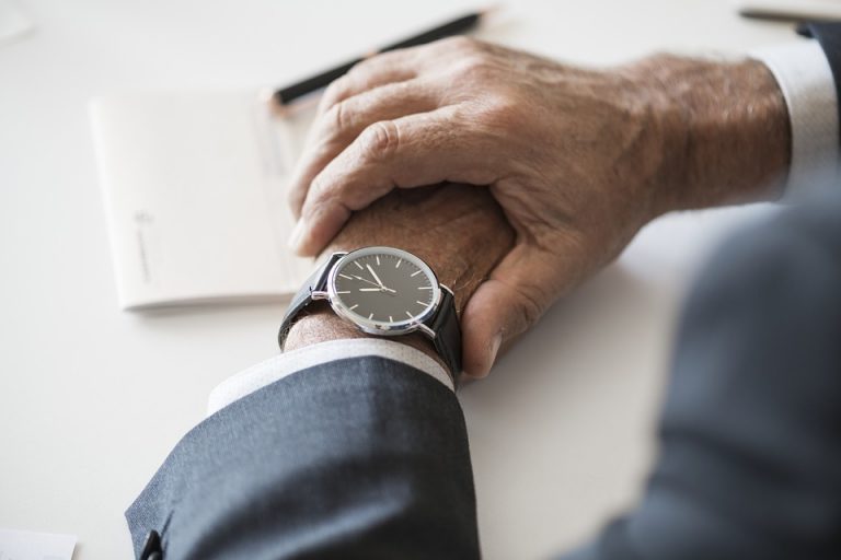 No olvides adelantar una hora tu reloj este sábado por la noche