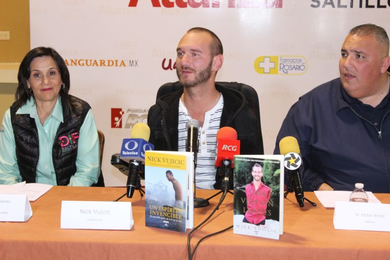 Llama Nick Vujicic a mexicanos a unirse