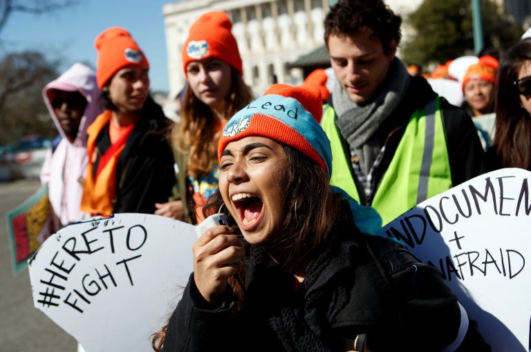 Corte de EU analizará si Trump puede poner fin a programa DACA