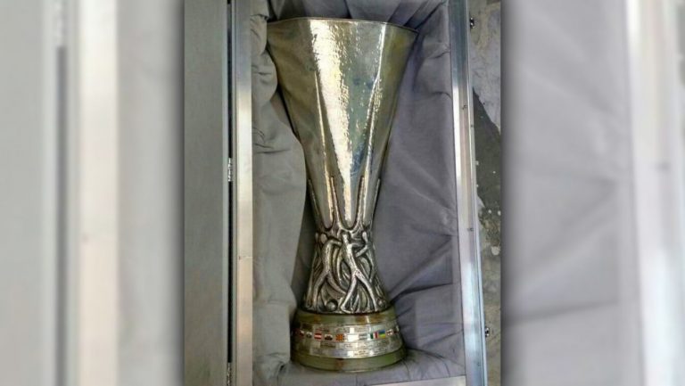 Roban copa de la Europa League en Guanajuato… y la recuperan