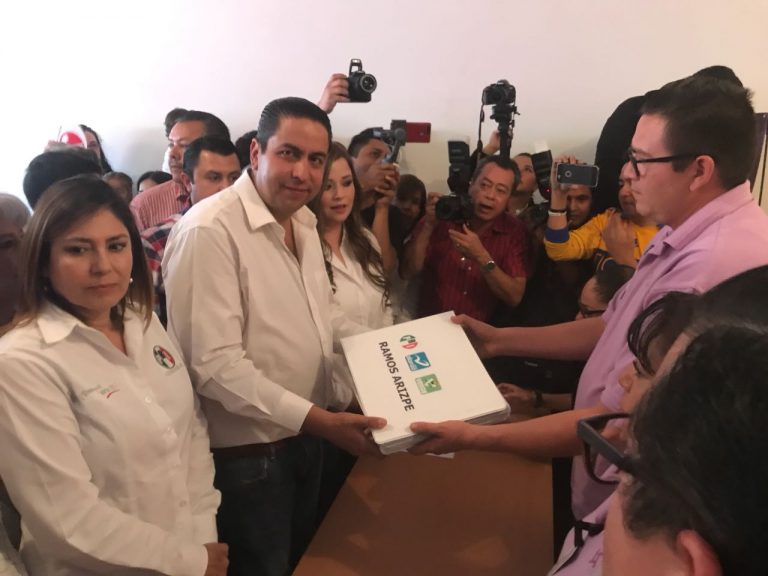 Respaldan más de cuatro mil, registro de Chema Morales en Ramos Arizpe