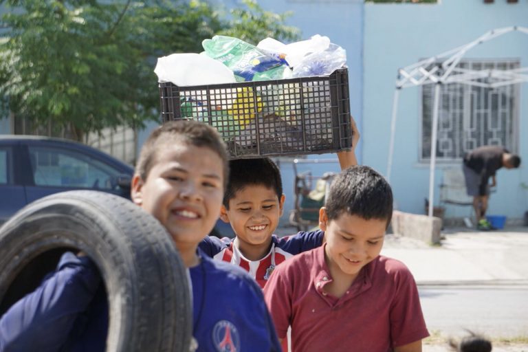 Recolectan ocho toneladas de basura