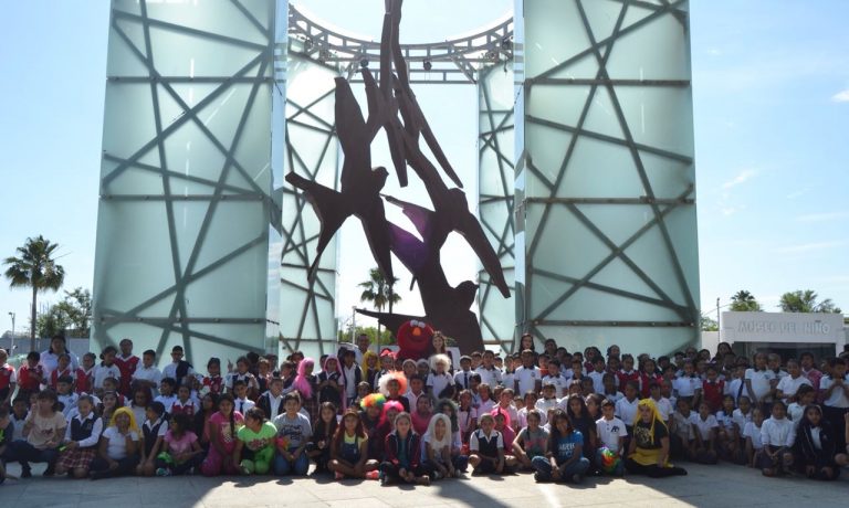 Celebran día mundial del libro con cuentacuentos y maratón de lectura