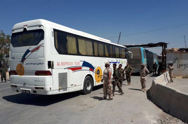 Disputa entre rebeldes sirios de Ejército del Islam retrasa evacuación en Ghouta Oriental 