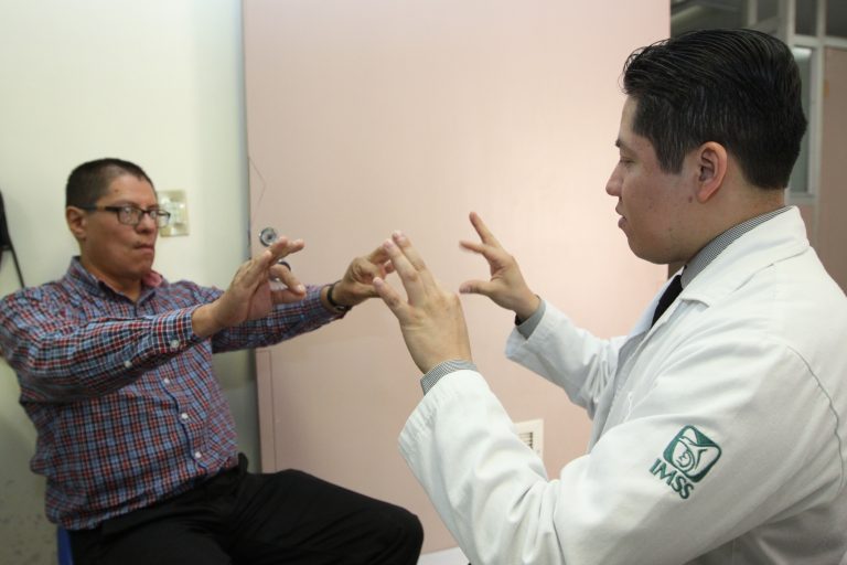 El IMSS trata enfermos de Parkinson con estimulación cerebral