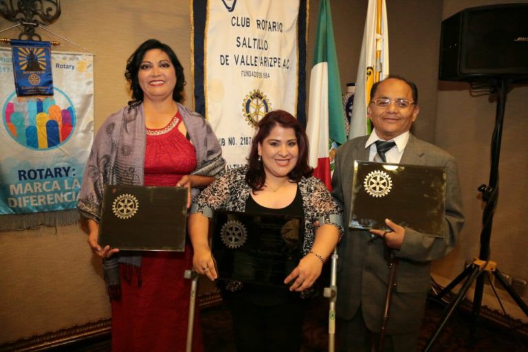 Entrega Club Rotario de Valle Arizpe reconocimiento a servidores públicos