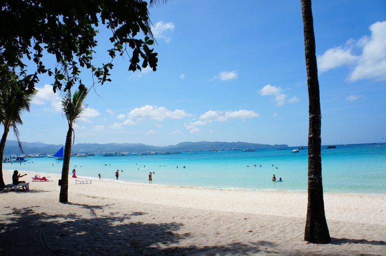 Filipinas cerrará 6 meses isla turística Boracay para rehabilitarla 