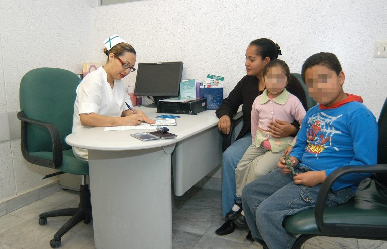 IMSS brinda tratamiento a niños con escapes involuntarios de orina