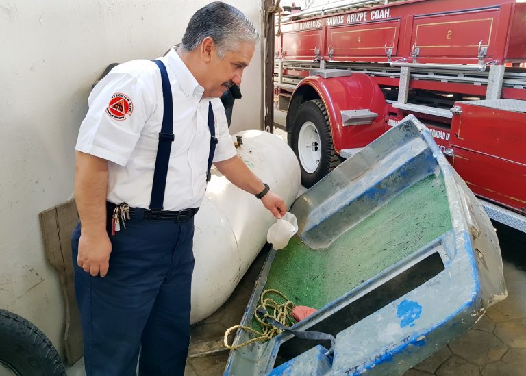 Sancionan a lanchero que paseaba turistas en presa Palo Blanco