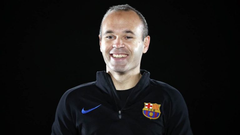 Andrés Iniesta anuncia salida del club español Barcelona