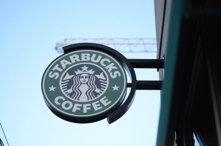 El incidente racista por el que Starbucks cerrará todos sus establecimientos en Estados Unidos durante una tarde