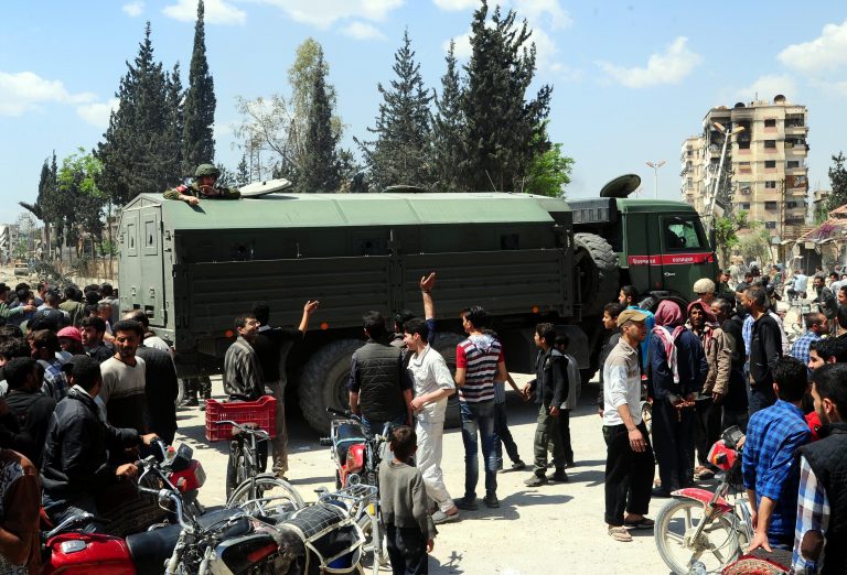 Investigadores de armas químicas entran en distrito de Douma, Siria 