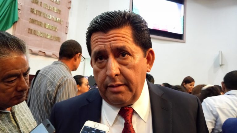 Lamenta Samuel Rodríguez se obligue a menores a usar propaganda del PAN en sesión del Congreso