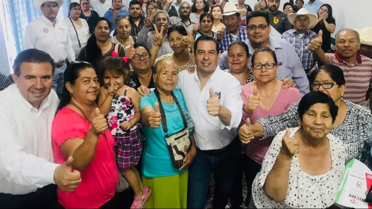 Mantiene Ricardo Aguirre intensa campaña