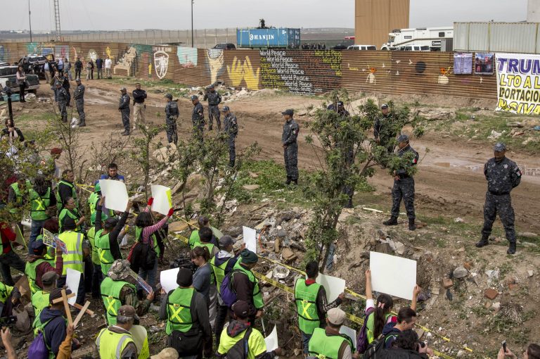 Arrestan a 290 migrantes centroamericanos en EU