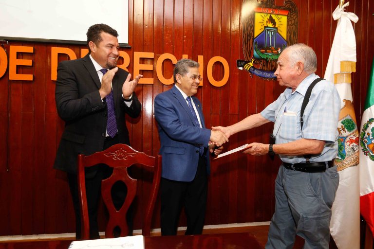 UA de C: presenta Rector el libro “Manual del Ciudadano Contemporáneo”