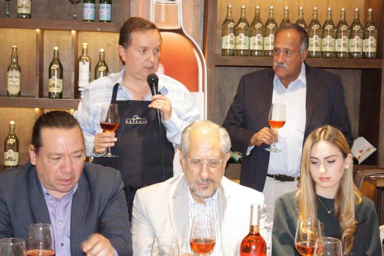 Presentan el rosado «San Juan de la Vaquería»