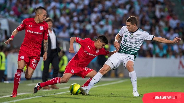 Santos se lleva el de ida; vence 2-1 a Toluca