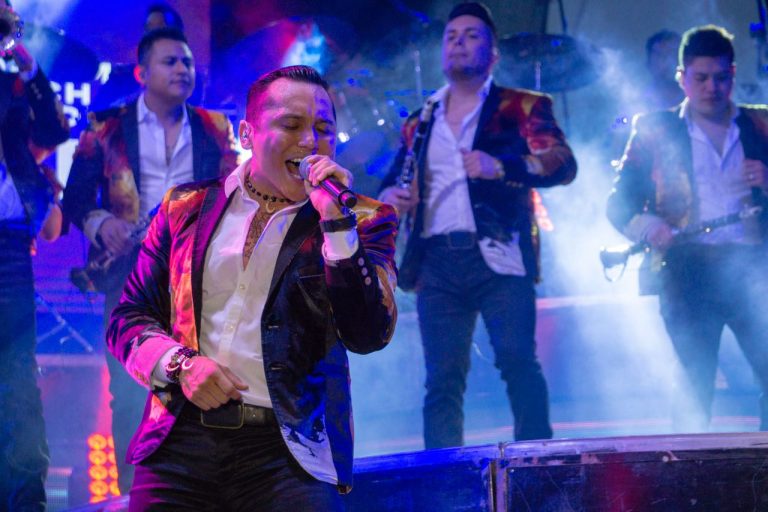 Edwin Luna y La Trakalosa de Monterrey se presentan con éxito en «La Calle es de Todos»