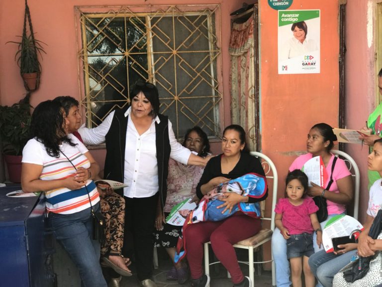 Abraza Martha Garay propuesta de Escuelas de Tiempo Completo