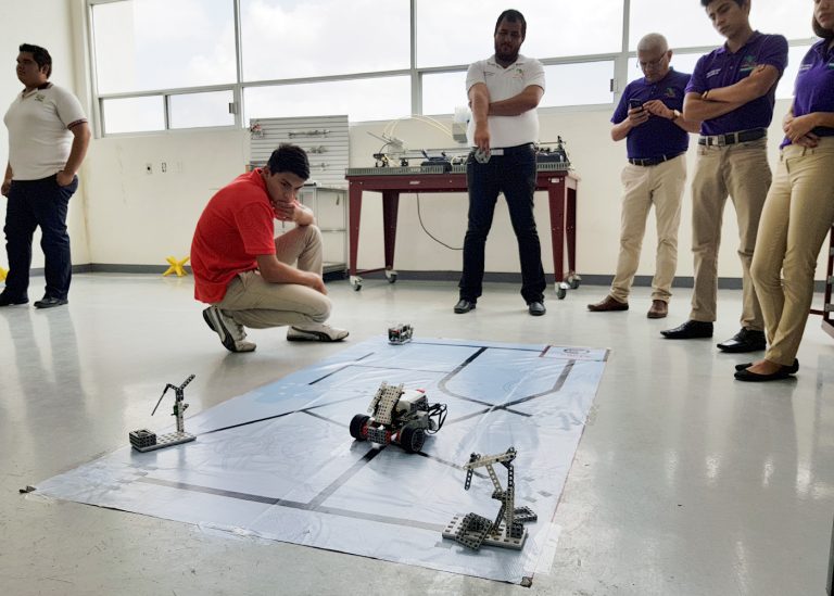 Alumnos del CECyTe demuestran habilidades en robótica