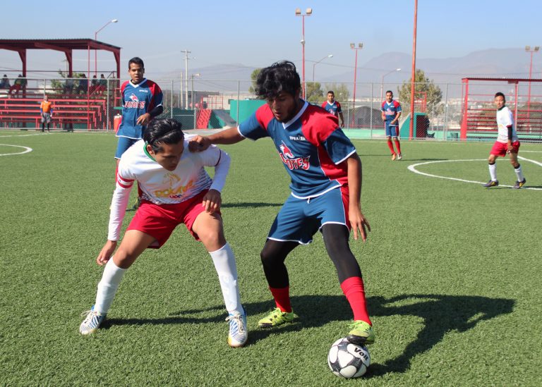 Juegan final de liga varonil de fútbol