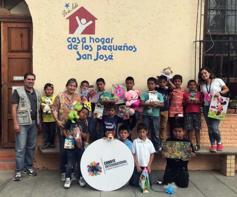 Lleva EnFiestArte juguetes a los niños de la Casa Hogar de los Pequeños