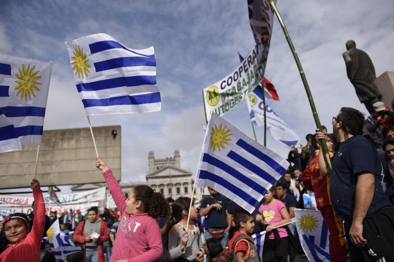 Marchan miles en el mundo por el Día Internacional del Trabajo