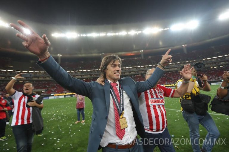 Matías Almeyda fuera de Chivas luego de disputa con directiva