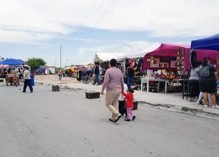 Reubican mercadito de Manantiales al exterior de la colonia