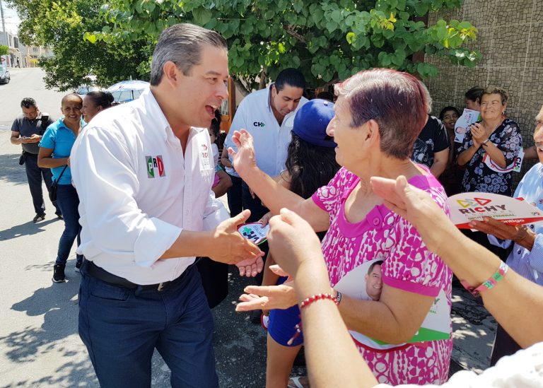 Ricardo Aguirre  propone que el gobierno pague los medicamentos cuando no estén disponibles en el IMSS