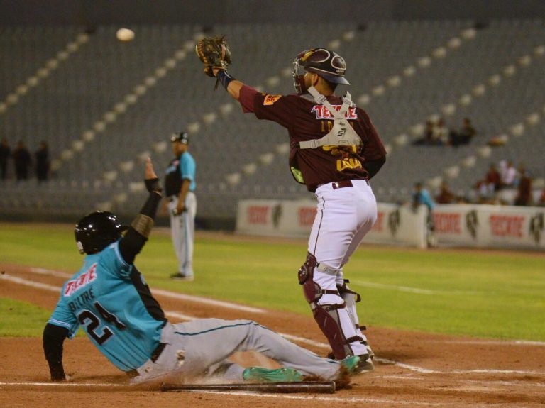 Saraperos supera 14-7 a Algodoneros en juego de volteretas para amarrar el clásico coahuilense 