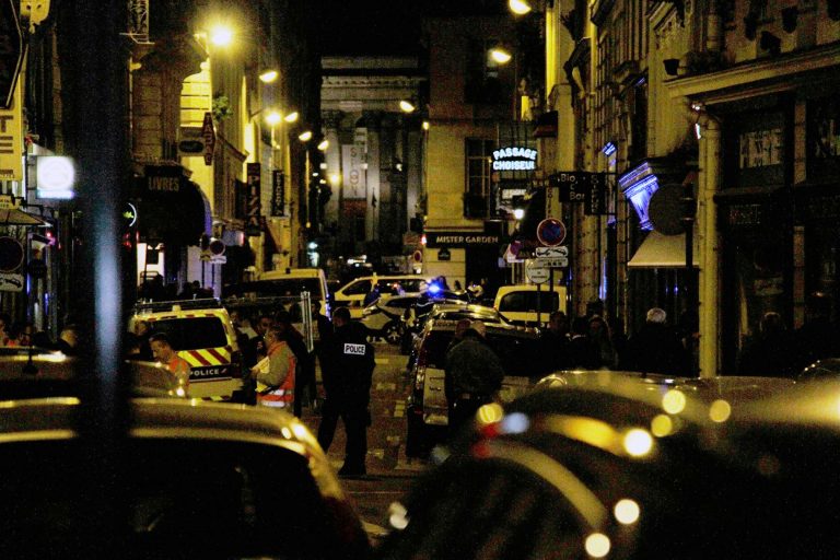 Ataque en París es investigado como acto terrorista