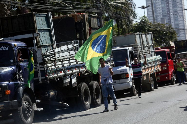 Al menos 10 aeropuertos brasileños están sin combustible por la huelga de los camioneros