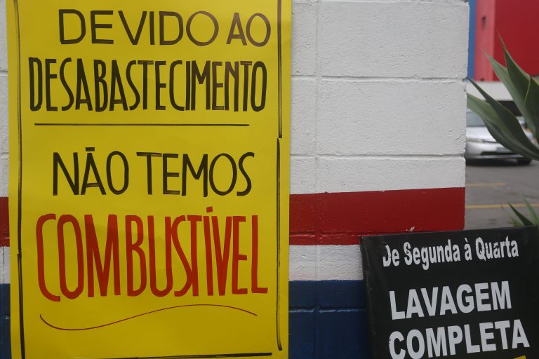 Cancelan vuelos en Brasil por falta de combustible debido a paro de camioneros