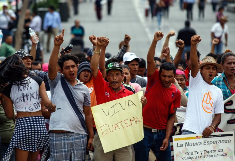 Policía de México refuerza seguridad en frontera sur ante caravana de migrantes 