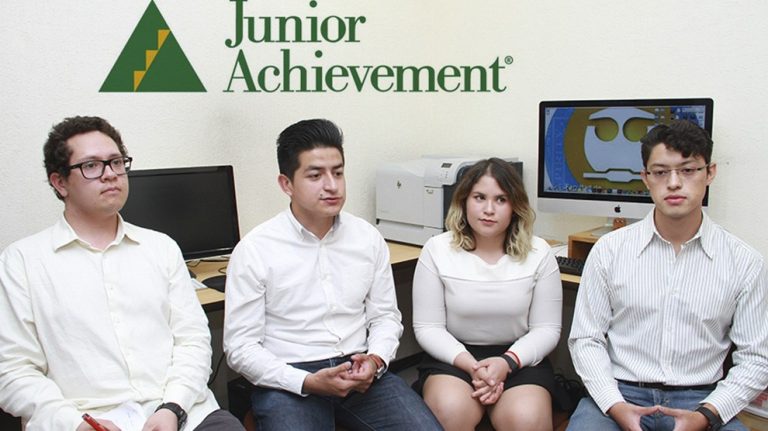 Estudiantes mexicanos desarrollan app para promover la contratación de personas con discapacidad motriz