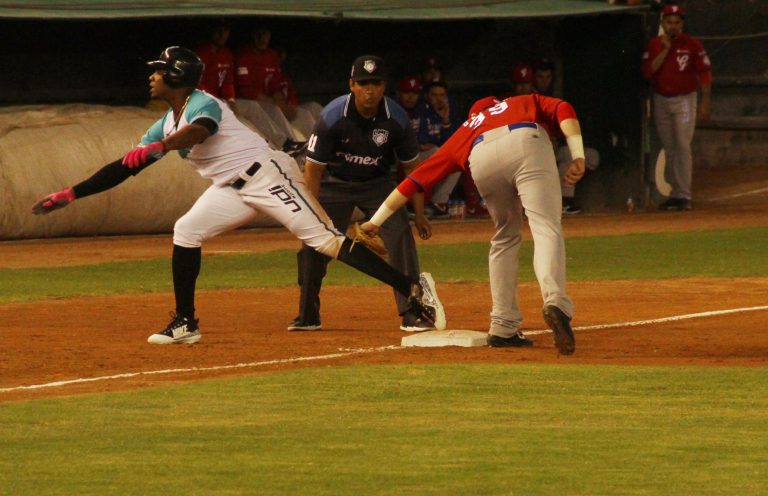 Generales de Durango derrota 12-4 a Saraperos y se lleva la serie norteña