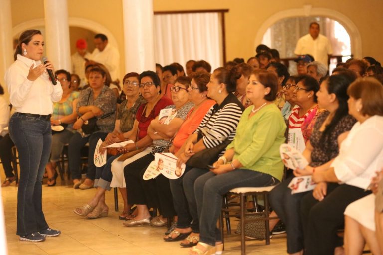 Mejores servicios de salud especializados a favor de las mujeres.- Verónica Martínez García