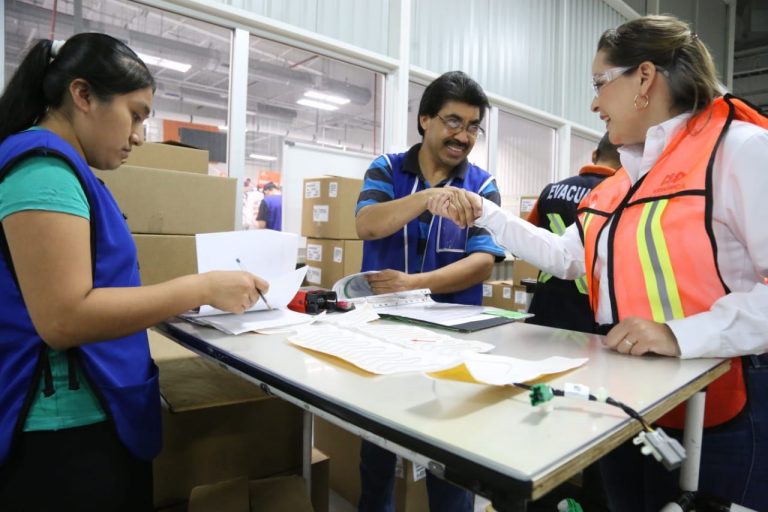 Más desarrollo económico y mejores salarios para trabajadores de Acuña.- Verónica Martínez