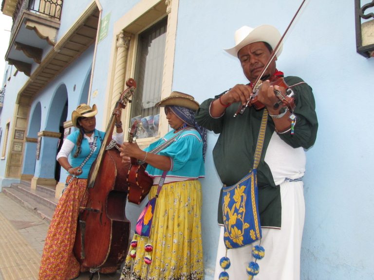 Se presentará en el MUDE exposición “Viaje Sagrado”, inspirada en el arte huichol