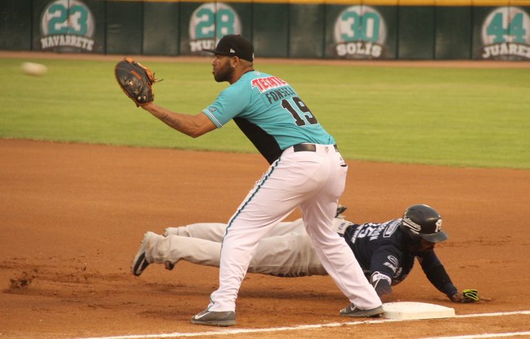 Sultanes derrota 12-0 a Saraperos y empata la serie