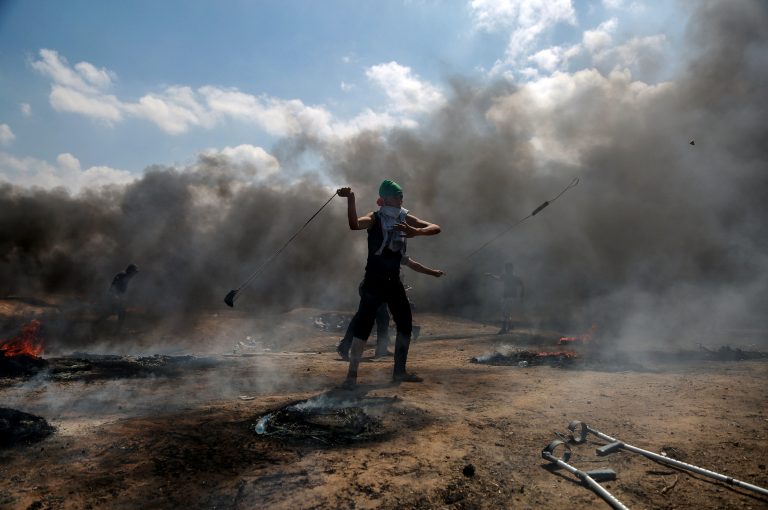 Suman 28 palestinos muertos y más de 1 600 heridos en enfrentamientos en Gaza con soldados israelíes 