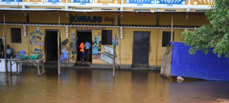 Tras una catastrófica sequía, medio millón de somalíes, afectados por unas inundaciones devastadoras